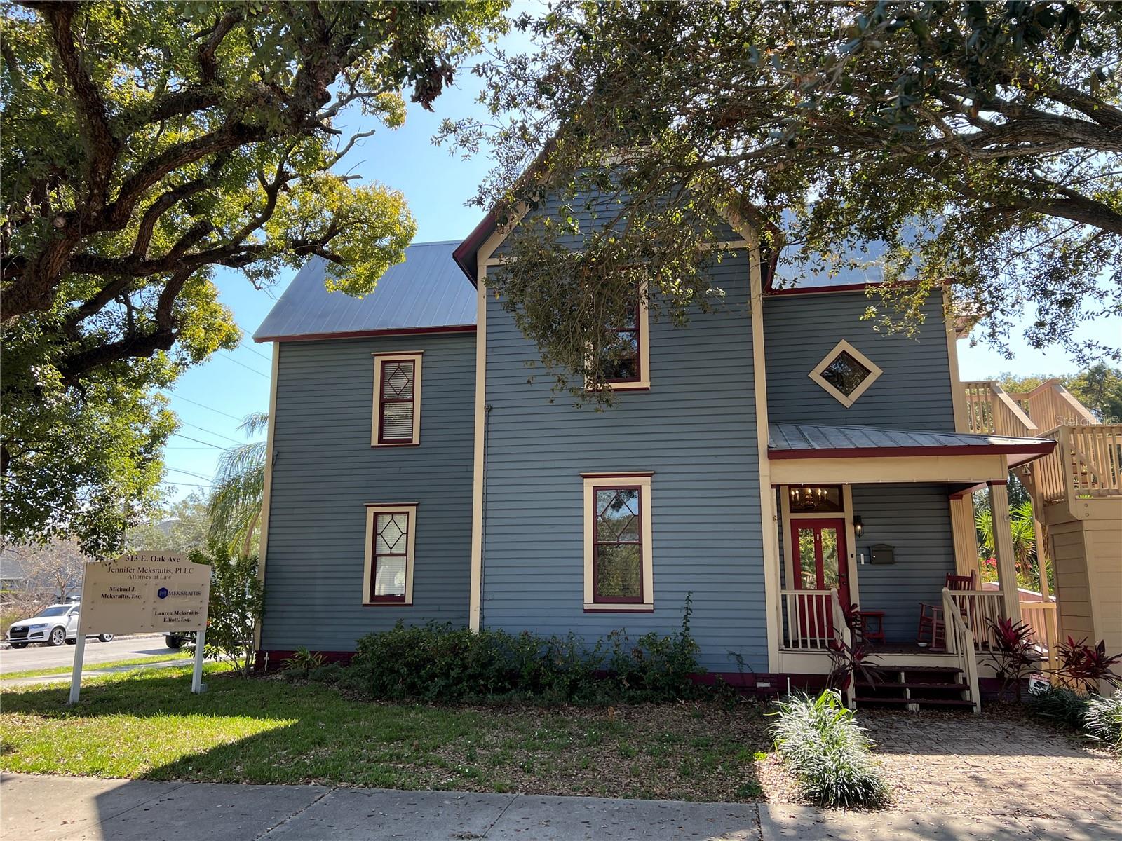 The beautiful 2,248 SF historic professional office is located in the heart of the rapidly transforming Tampa Heights neighborhood. Just steps outside of the Downtown Tampa Central Business District, and just a few blocks from Armature Works, Tampa Heights has quickly become a hot spot for startup companies, business professionals, and homeowners alike, all seeking the inviting and exciting pedestrian environment full of the many restaurants and entertainment options Tampa has become known for. This beautifully restored 2 story slice of history is currently home to a legal practice. The site has ample private parking for 10 vehicles (4.4 / 1000 SF) as well as additional on-street parking that is equipped with an ADA accessible ramp. The interior features large offices and high ceilings throughout. The ground floor has a small reception area, large executive office, conference room, large two station open work area, along with a break room and 2 restrooms. The 2nd floor has 3 additional offices as well as a restroom. The building also has a data closet and is completely wired with network cables. With a warm welcoming front porch, and hardwood floors throughout, this productive work space offers old world charm and functionality.
Located in Tampa just east of N. Florida Avenue and west of I-275, offering easy access to surrounding areas.