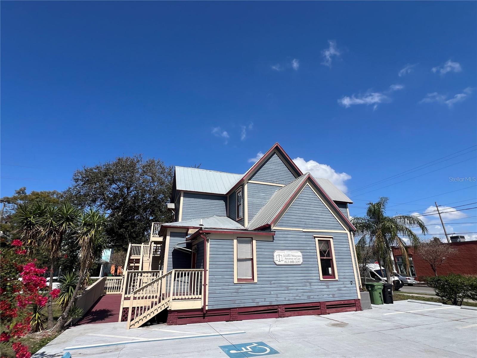 313 E OAK AVENUE