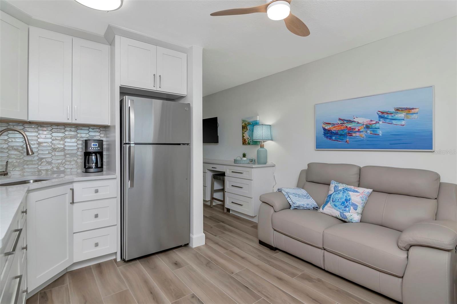 CHATEAU CONDO THE - Residential