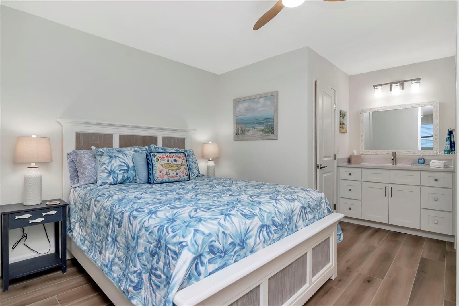 CHATEAU CONDO THE - Residential