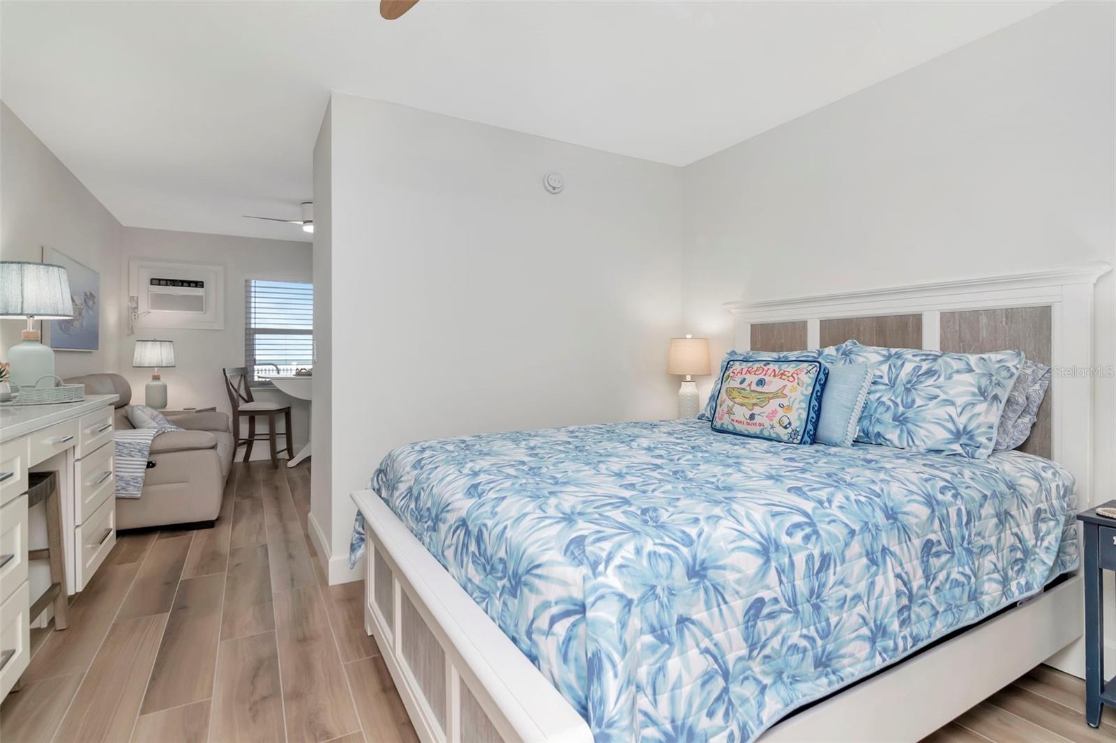 CHATEAU CONDO THE - Residential