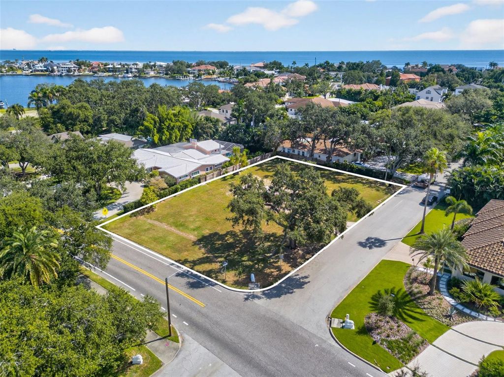 Photo of 1101 Snell Isle Boulevard NE, St Petersburg, FL 33704 (MLS # TB8440472)