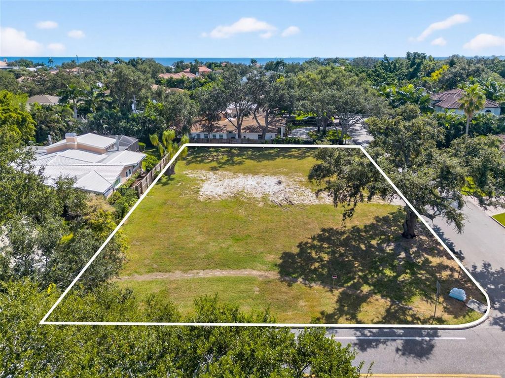 Photo of 1101 Snell Isle Boulevard NE, St Petersburg, FL 33704 (MLS # TB8440472)