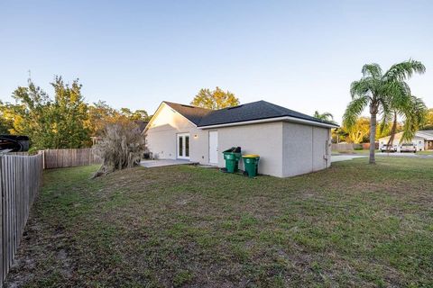 A home in DELAND