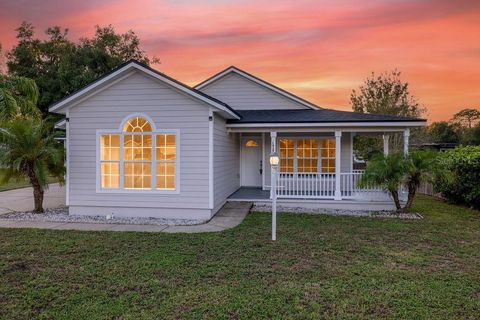 A home in DELAND