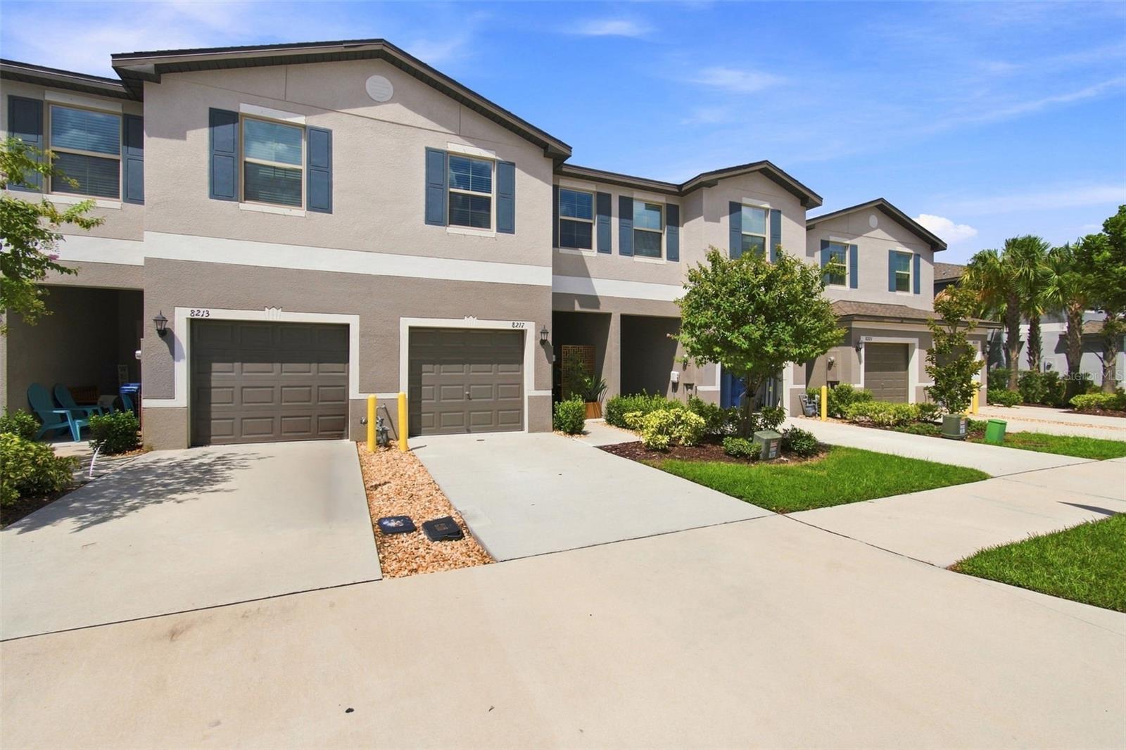 8217 CRESCENT OAKS DRIVE