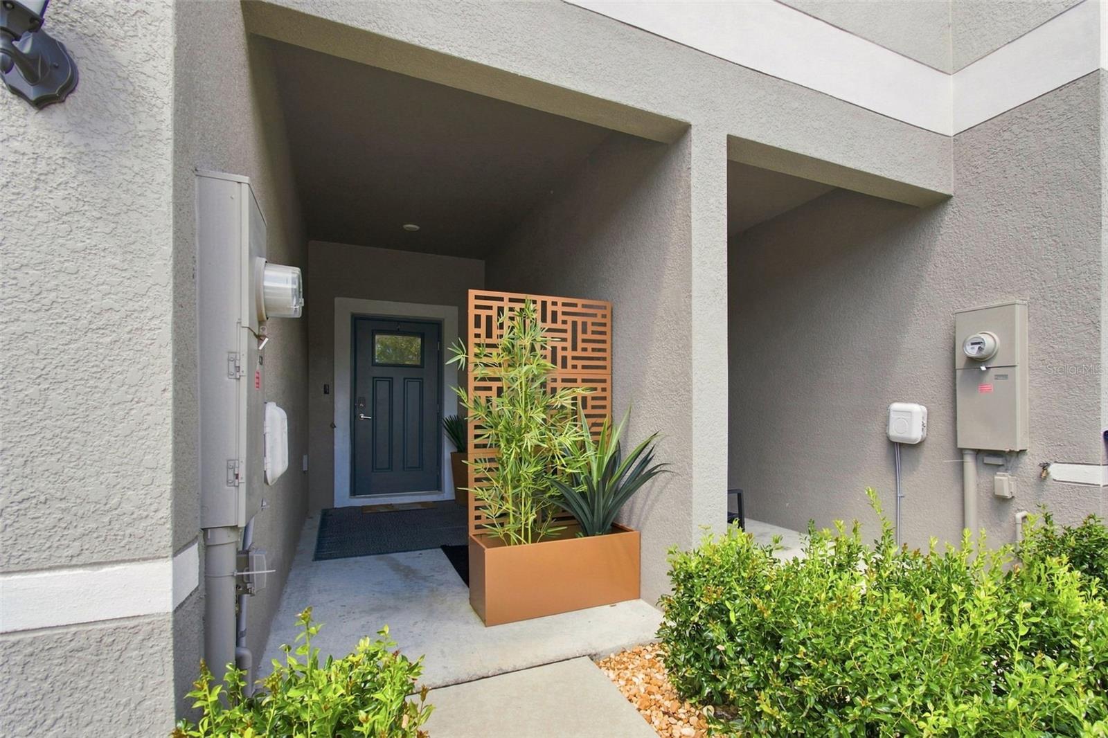 8217 CRESCENT OAKS DRIVE