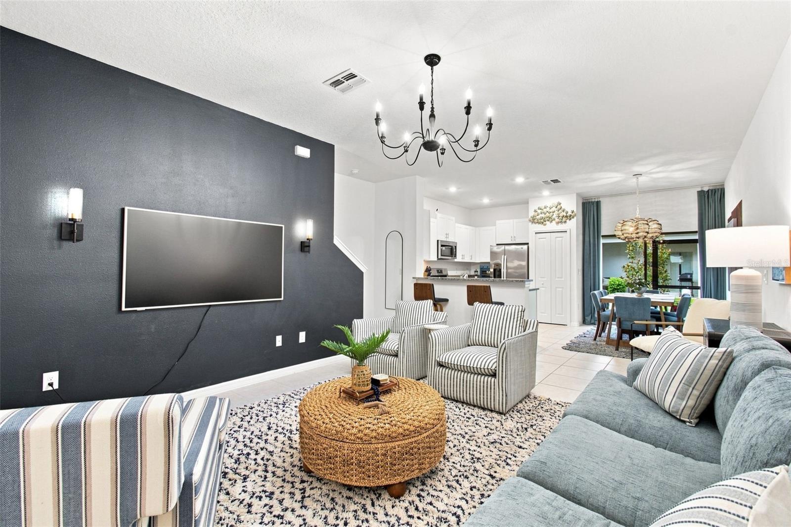 8217 CRESCENT OAKS DRIVE