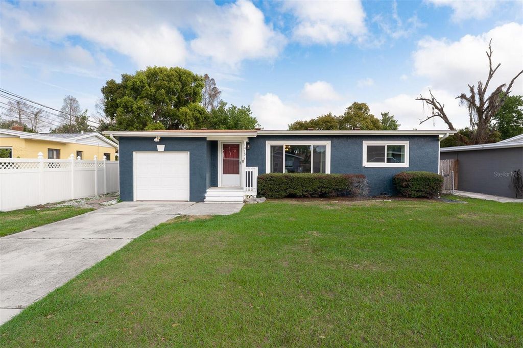 Photo of 1415 Carlson Drive, Orlando, FL 32804 (MLS # O6394357)