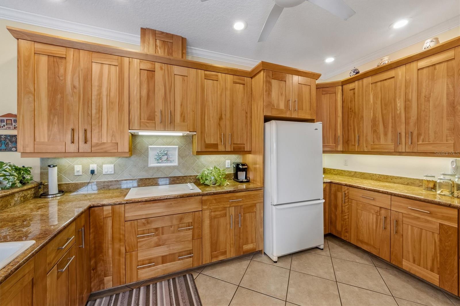 HOLMES BEACH 31ST UNIT AMD - Residential