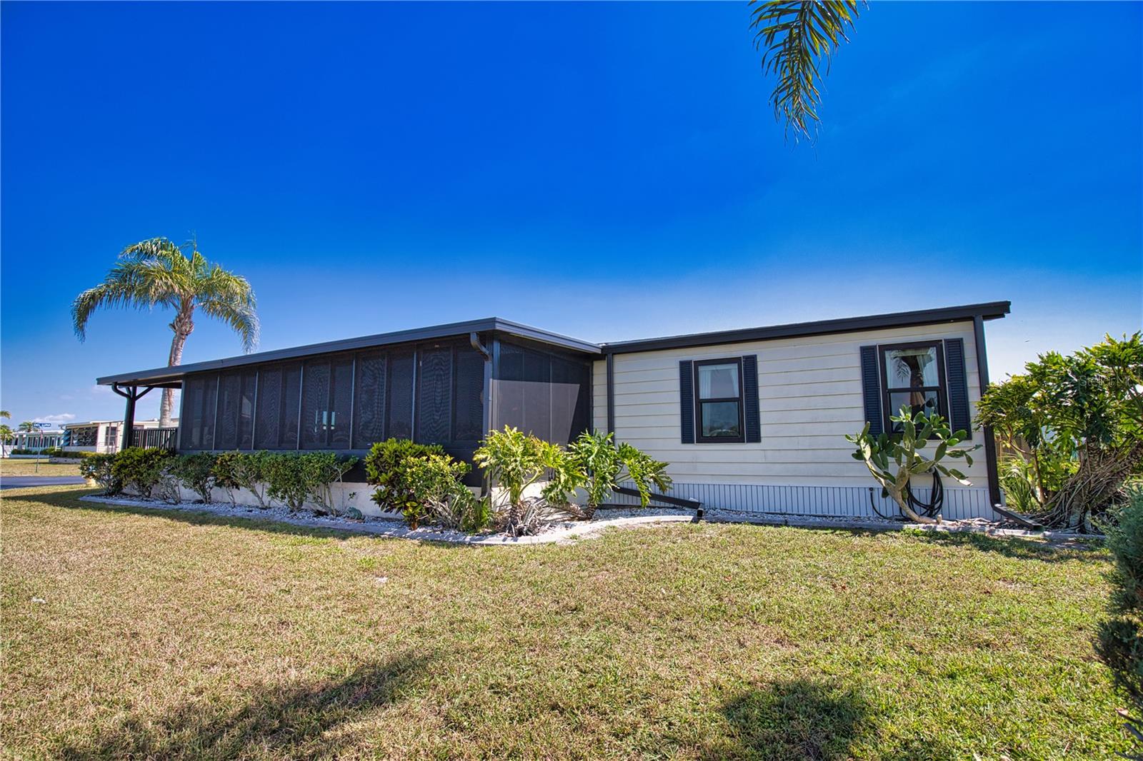 LA CASA MHP CO-OP - Residential