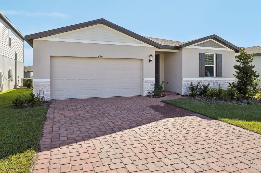 Photo of 4706 Jasmine Circle, Leesburg, FL 34748 (MLS # O6351533)