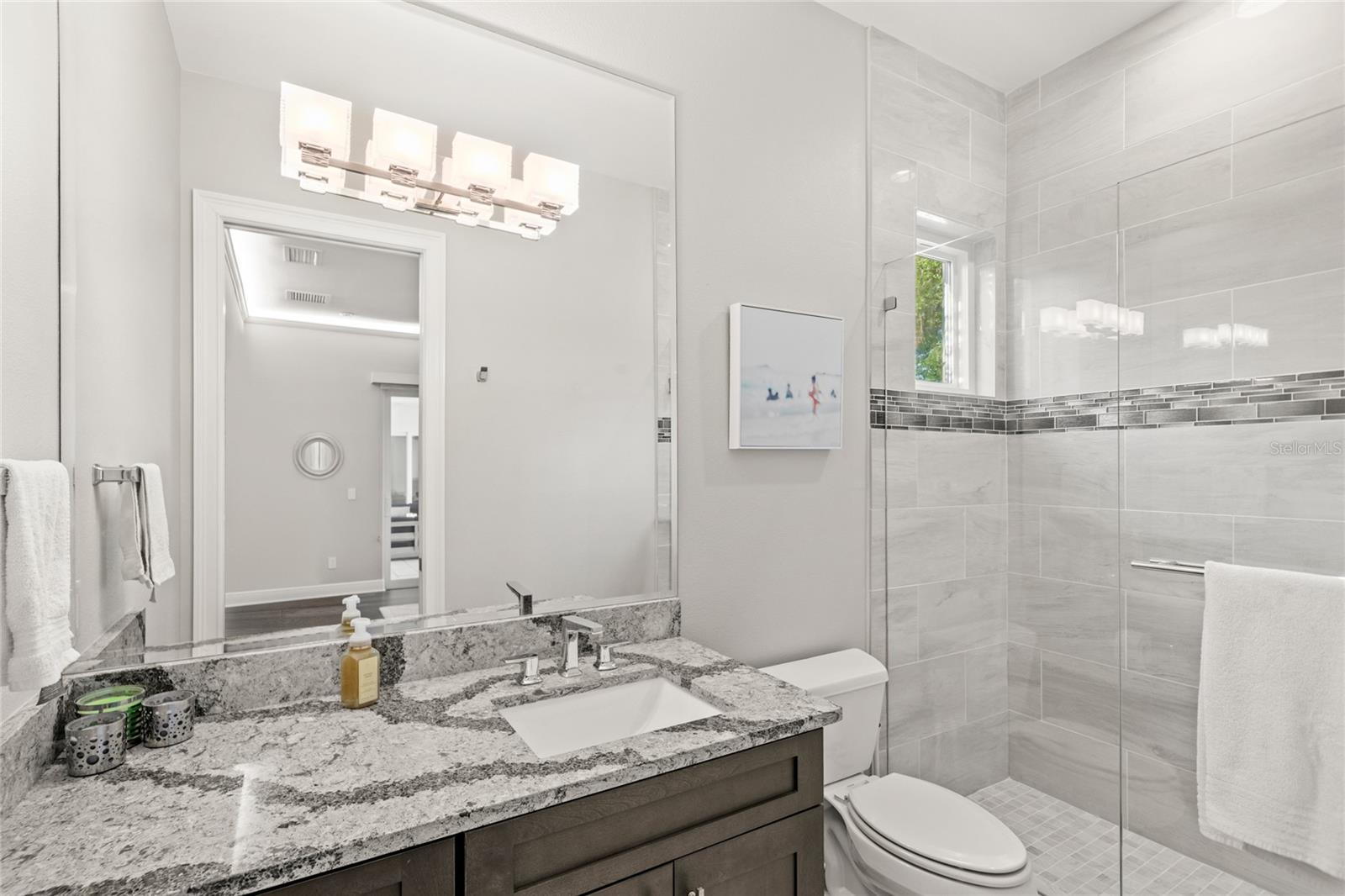 KEENES POINTE UT 06 50 95 - Residential