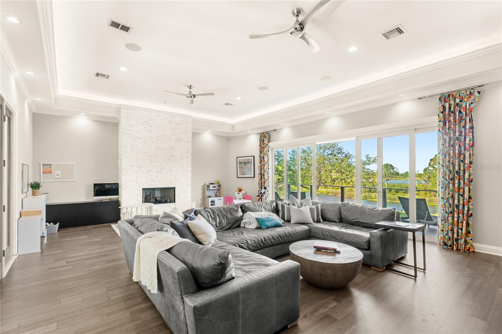 KEENES POINTE UT 06 50 95 - Residential