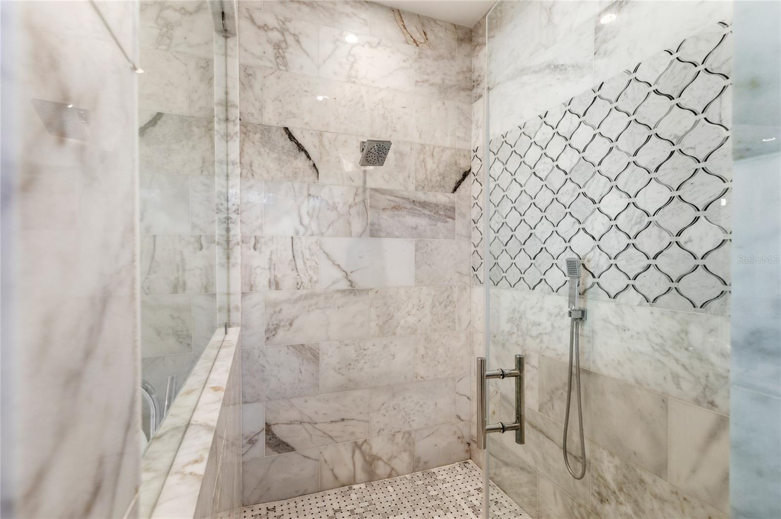 KEENES POINTE UT 06 50 95 - Residential