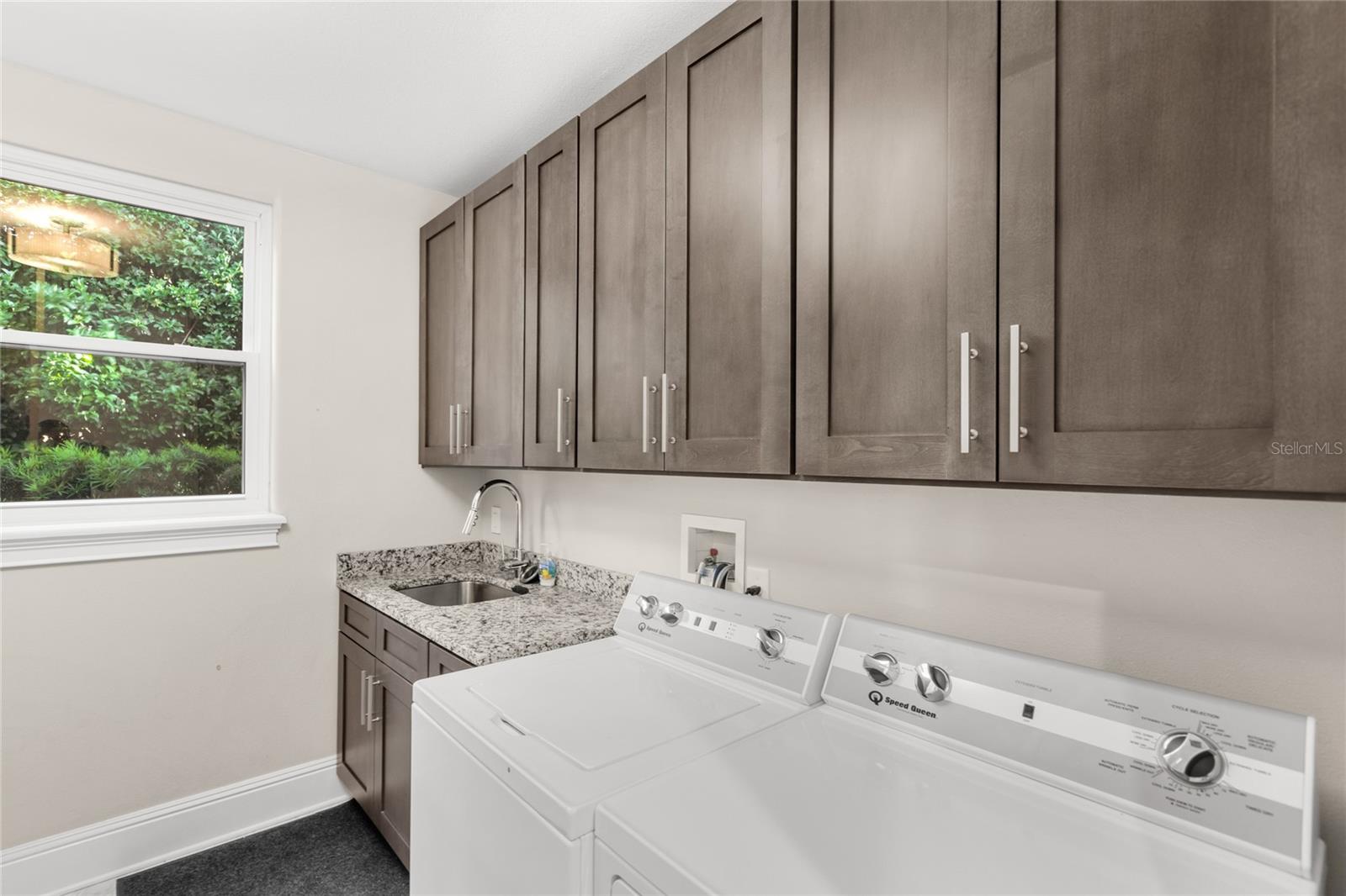 KEENES POINTE UT 06 50 95 - Residential