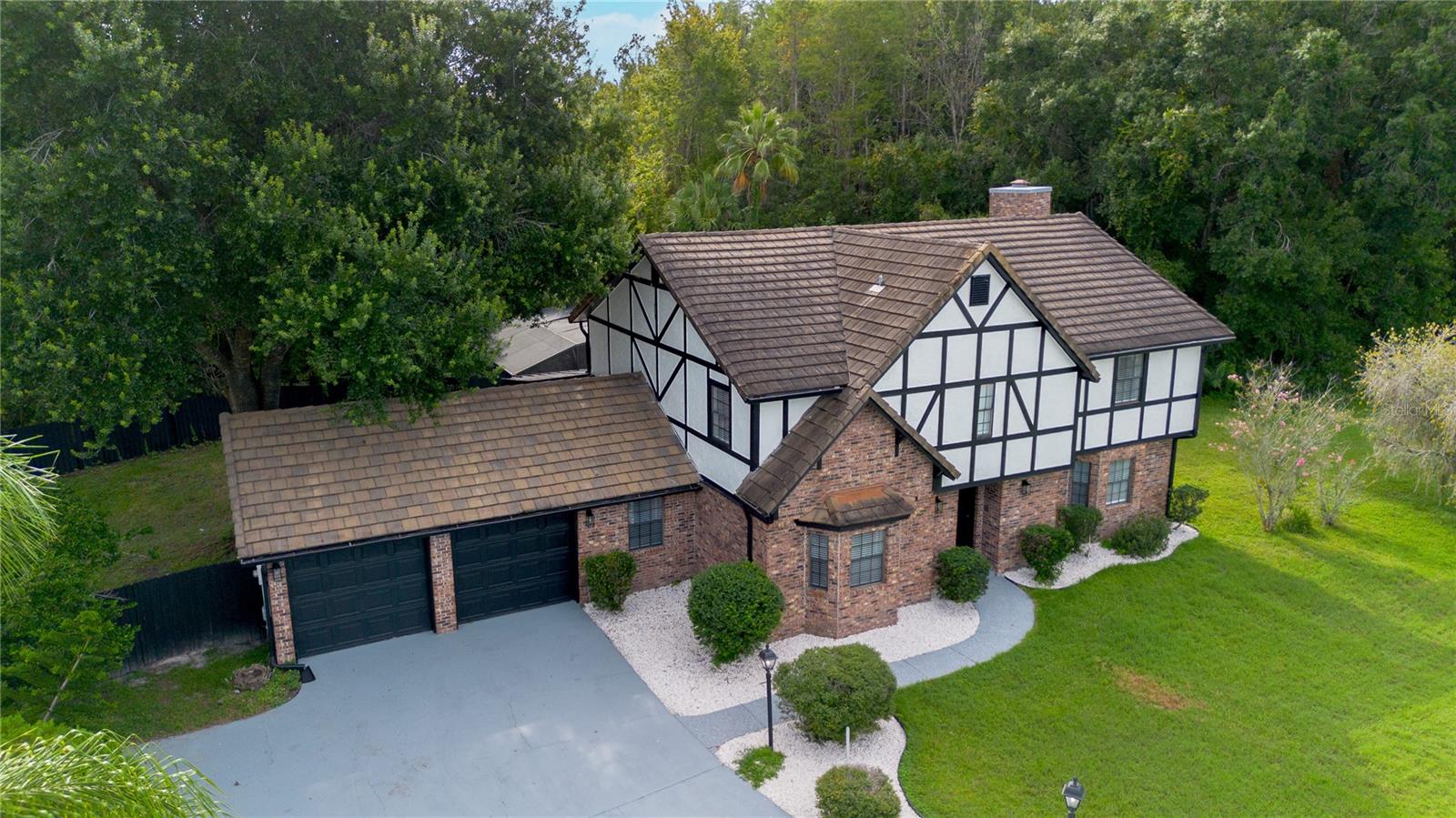 2540 ALBANY DRIVE