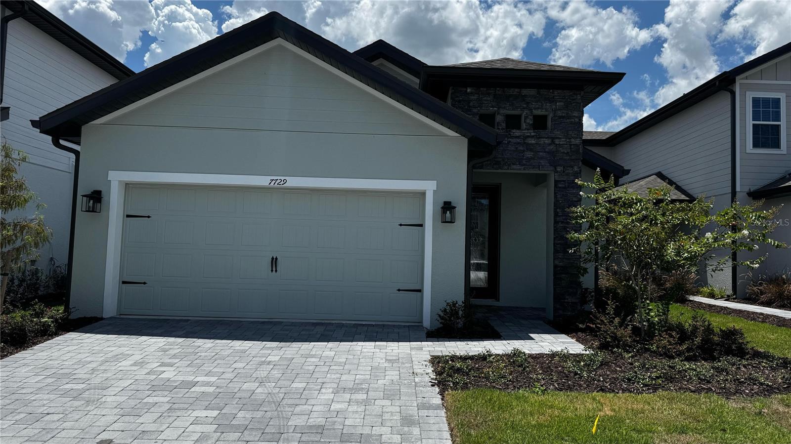 Discover The Crescent at Reunion Village!
Beautiful single-story home with 3 bedrooms, 2 bathrooms, and an open layout that combines style and comfort. Modern kitchen with a center island, quartz countertops, and a walk-in pantry. Master suite with private bathroom and walk-in closet. Two-car garage and covered patio ideal for outdoor enjoyment.
Access to resort-style amenities. Ready to become your new home!