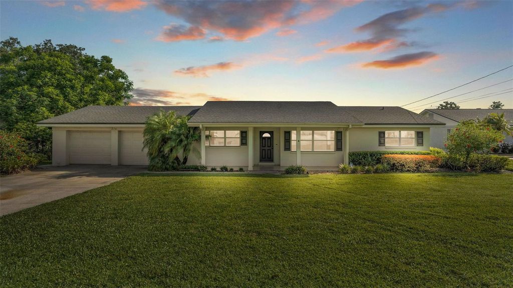 Photo of 274 Paradise Island Drive, Haines City, FL 33844 (MLS # L4959578)