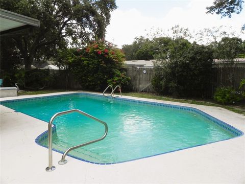 A home in WINTER HAVEN