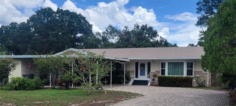 A home in WINTER HAVEN