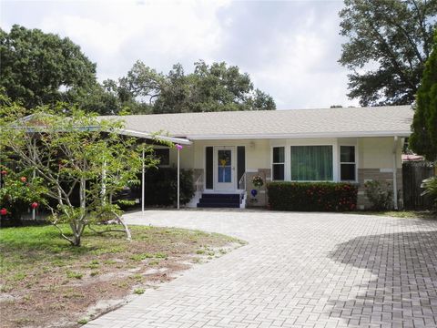 A home in WINTER HAVEN