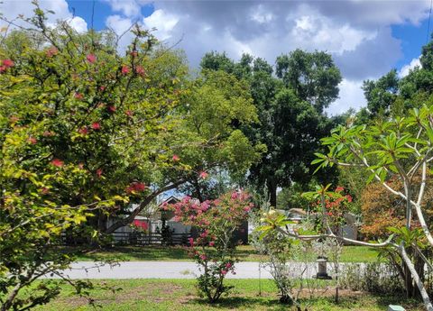 A home in WINTER HAVEN