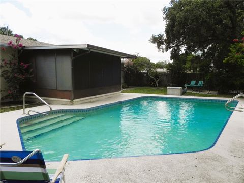 A home in WINTER HAVEN