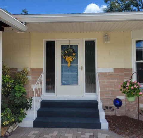 A home in WINTER HAVEN