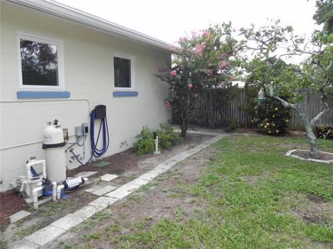 A home in WINTER HAVEN