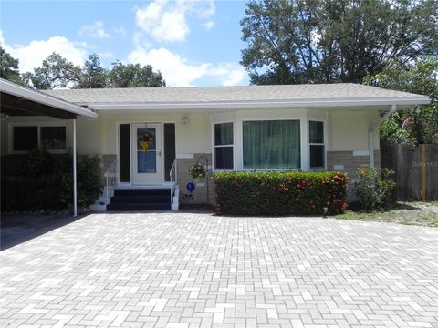 A home in WINTER HAVEN