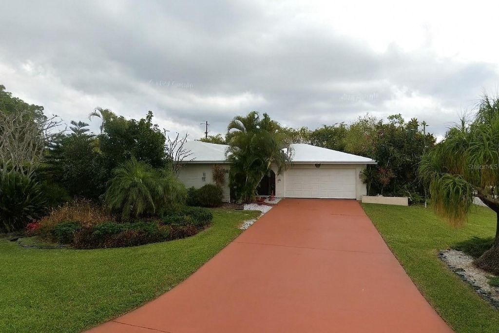Photo of 1010 SE 43rd Terrace, Cape Coral, FL 33904 (MLS # O6349853)