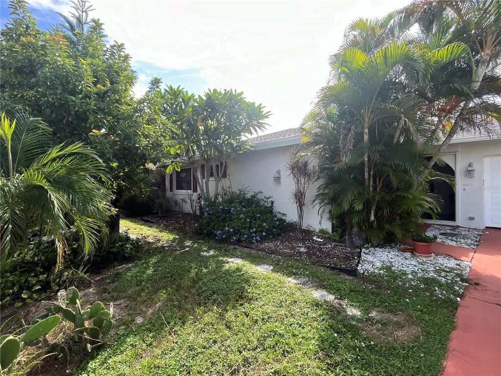 Photo of 1010 SE 43rd Terrace, Cape Coral, FL 33904 (MLS # O6349853)