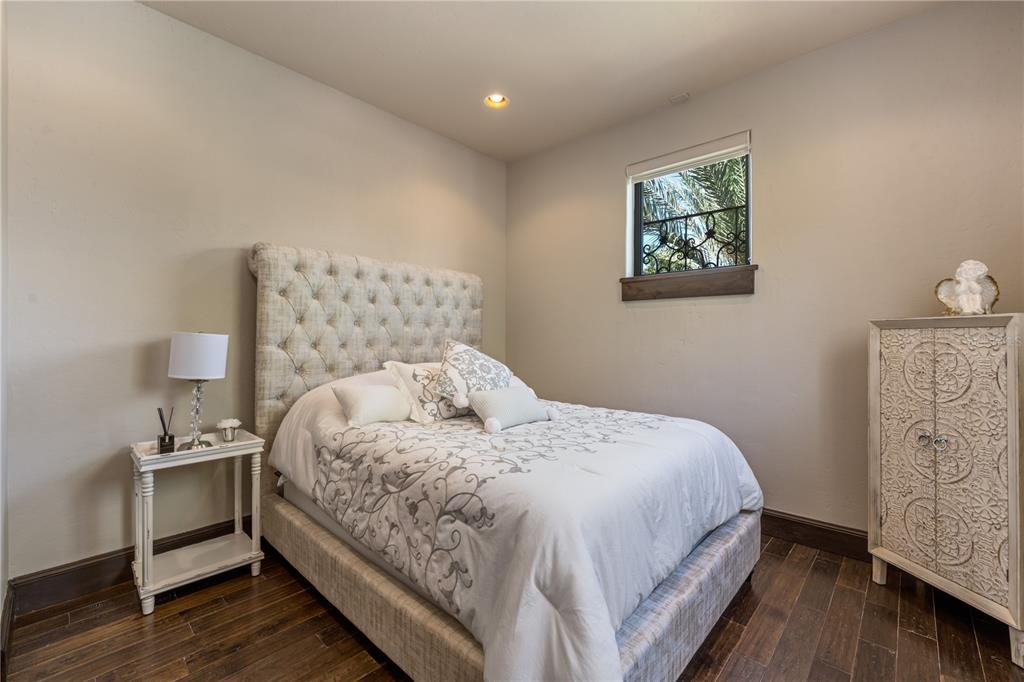 DAVIS SHORES - Residential