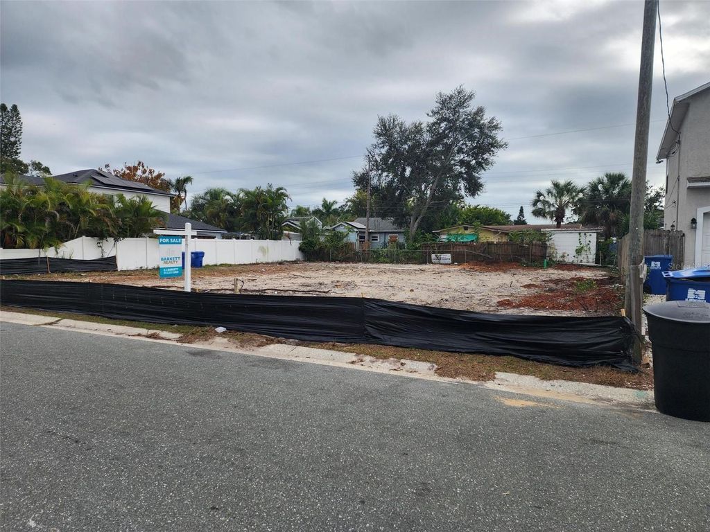 Photo of 1748 31st Avenue N, St Petersburg, FL 33713 (MLS # TB8443771)