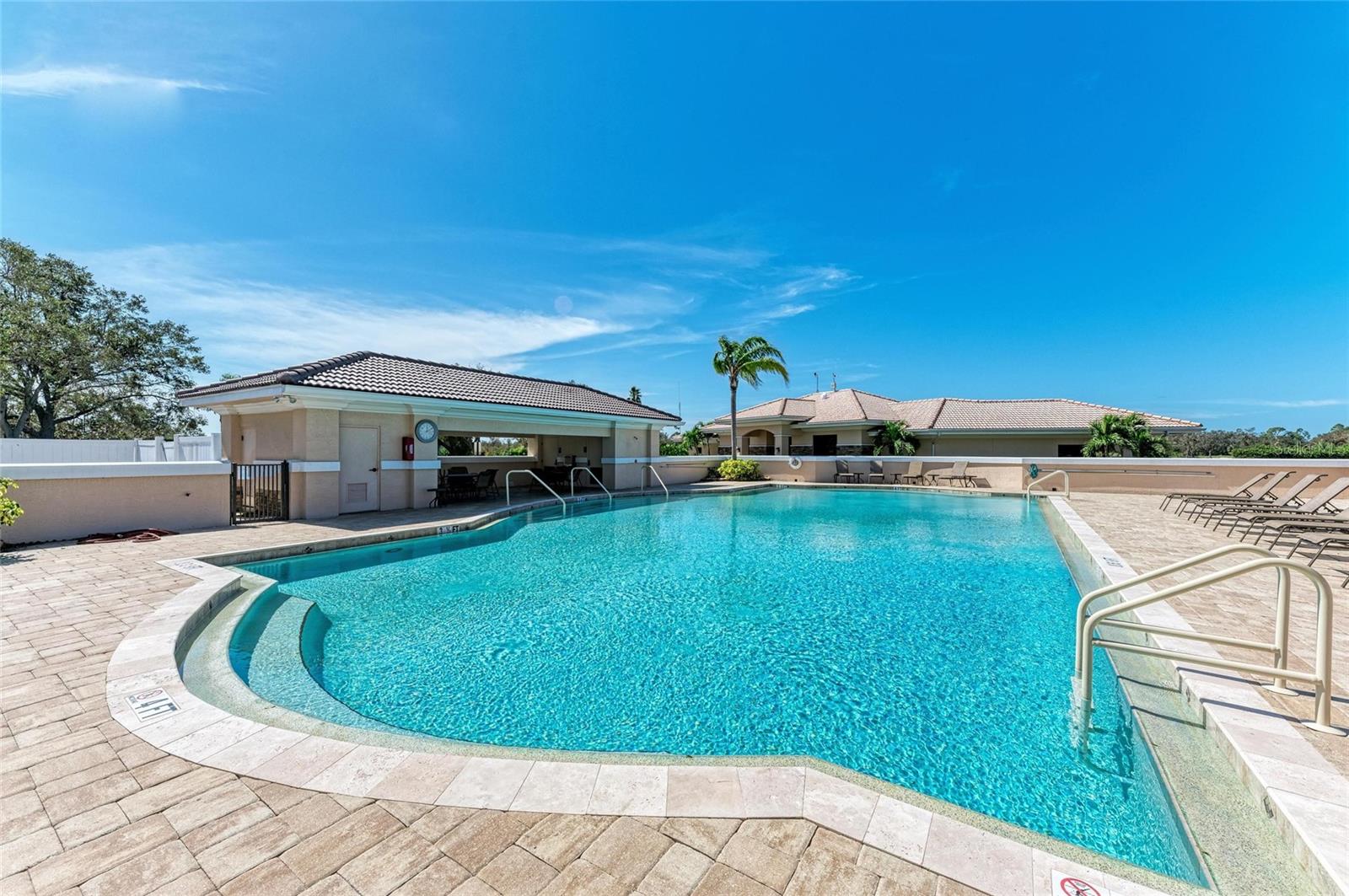 HERITAGE OAKS GOLF & COUNTRY CLUB - Residential Lease