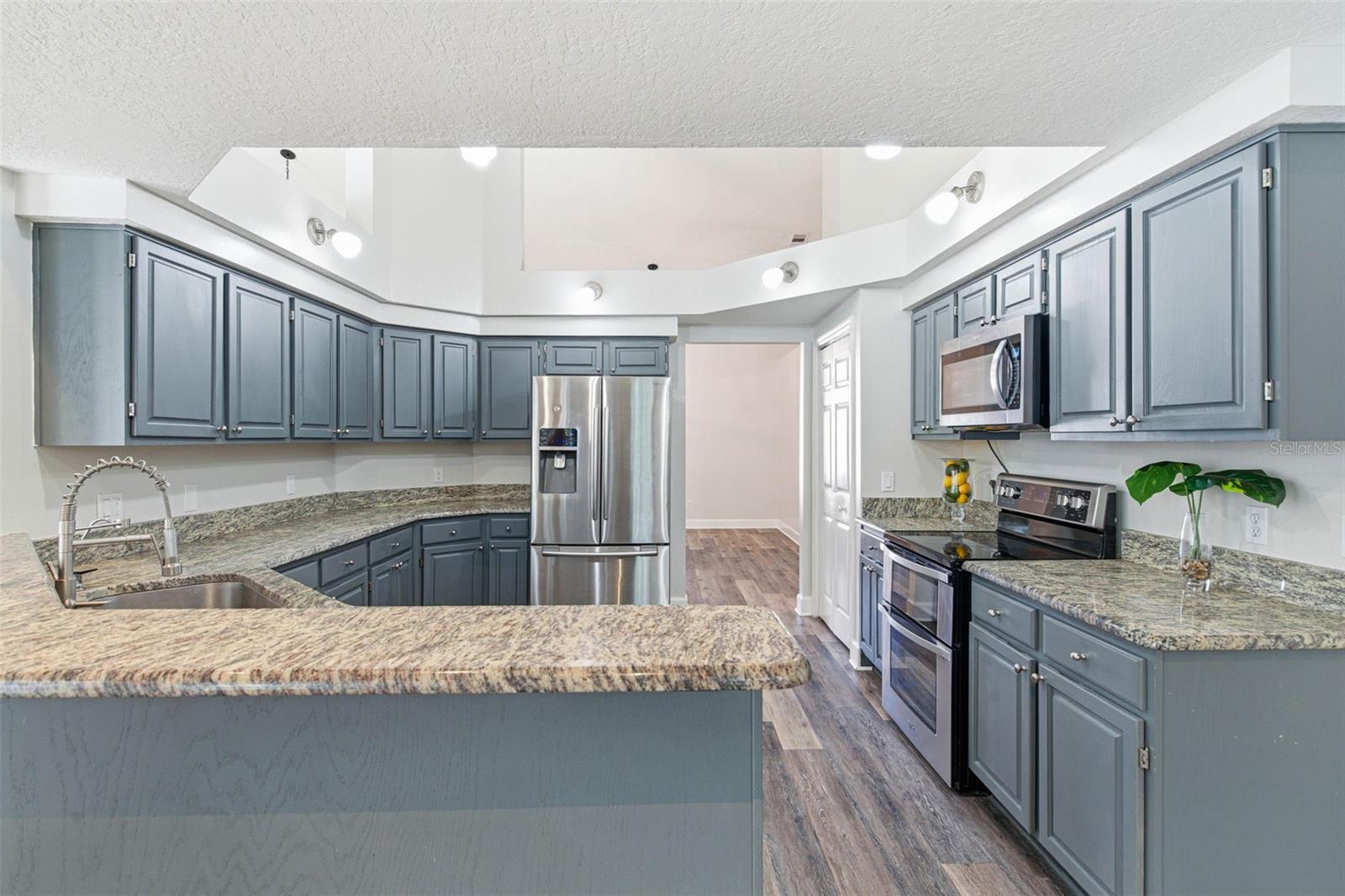 COLONIAL OAKS - Residential