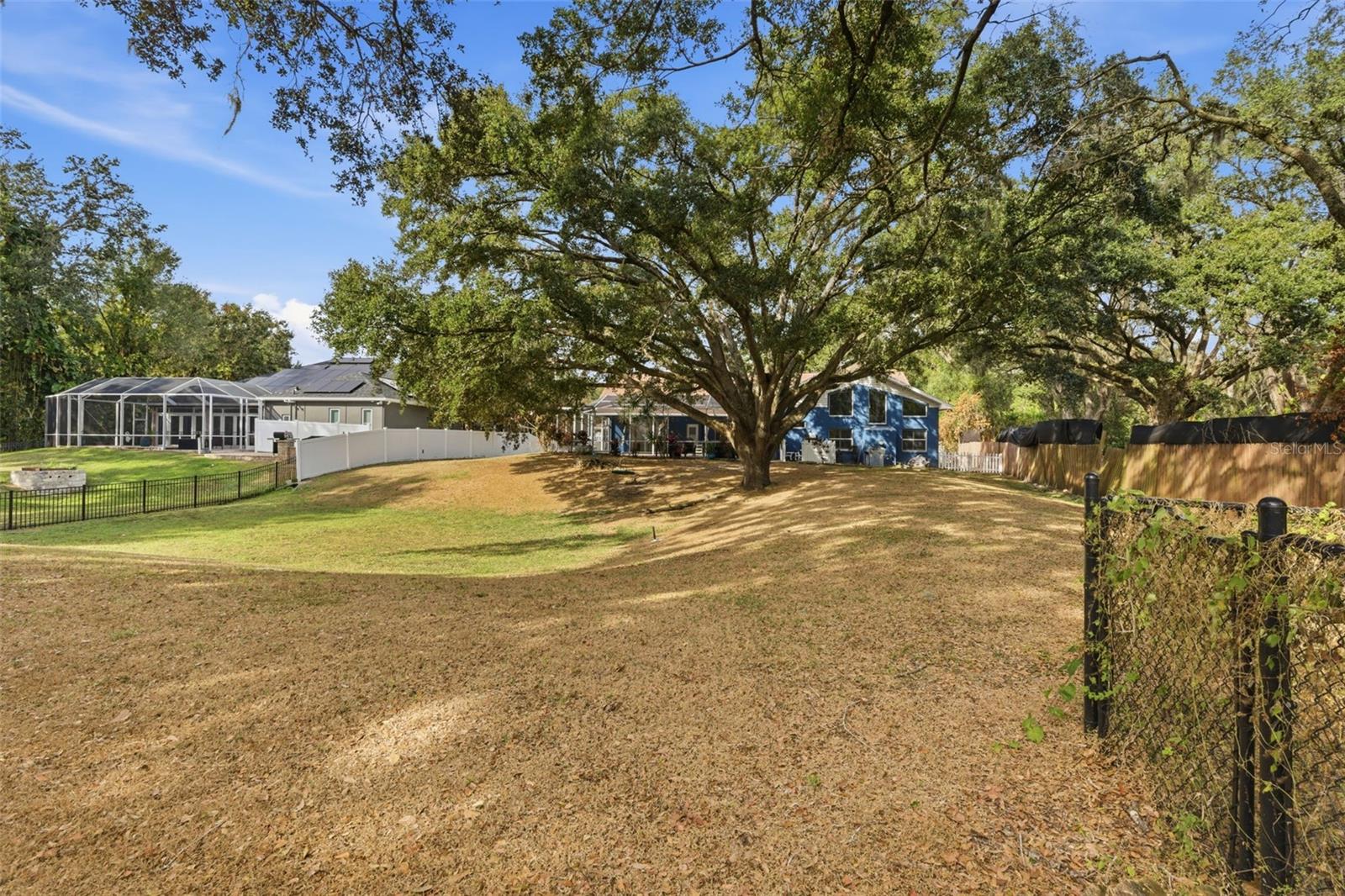 COLONIAL OAKS - Residential