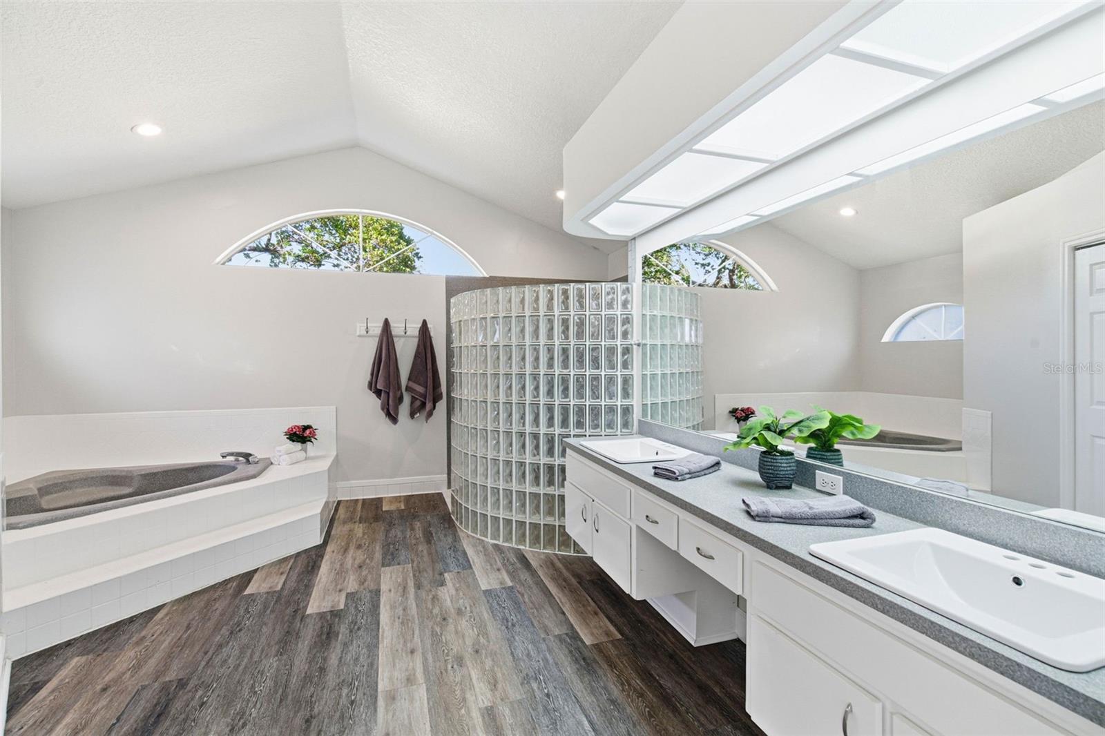 COLONIAL OAKS - Residential