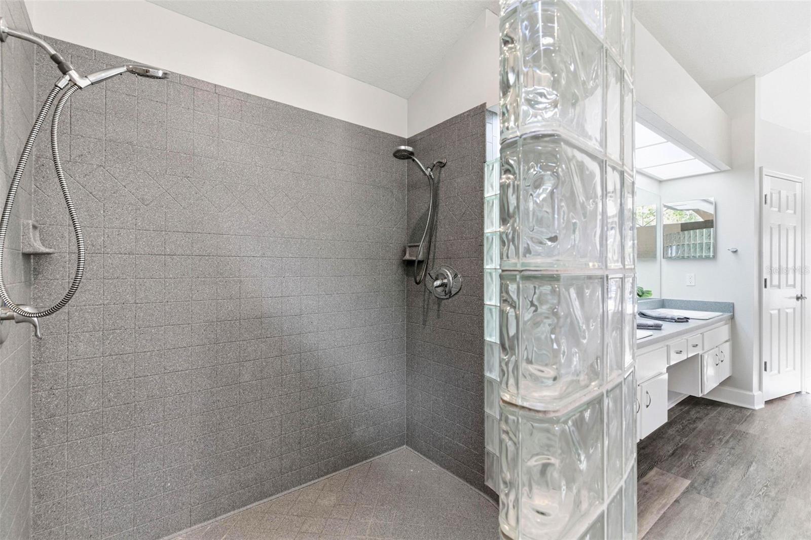 COLONIAL OAKS - Residential