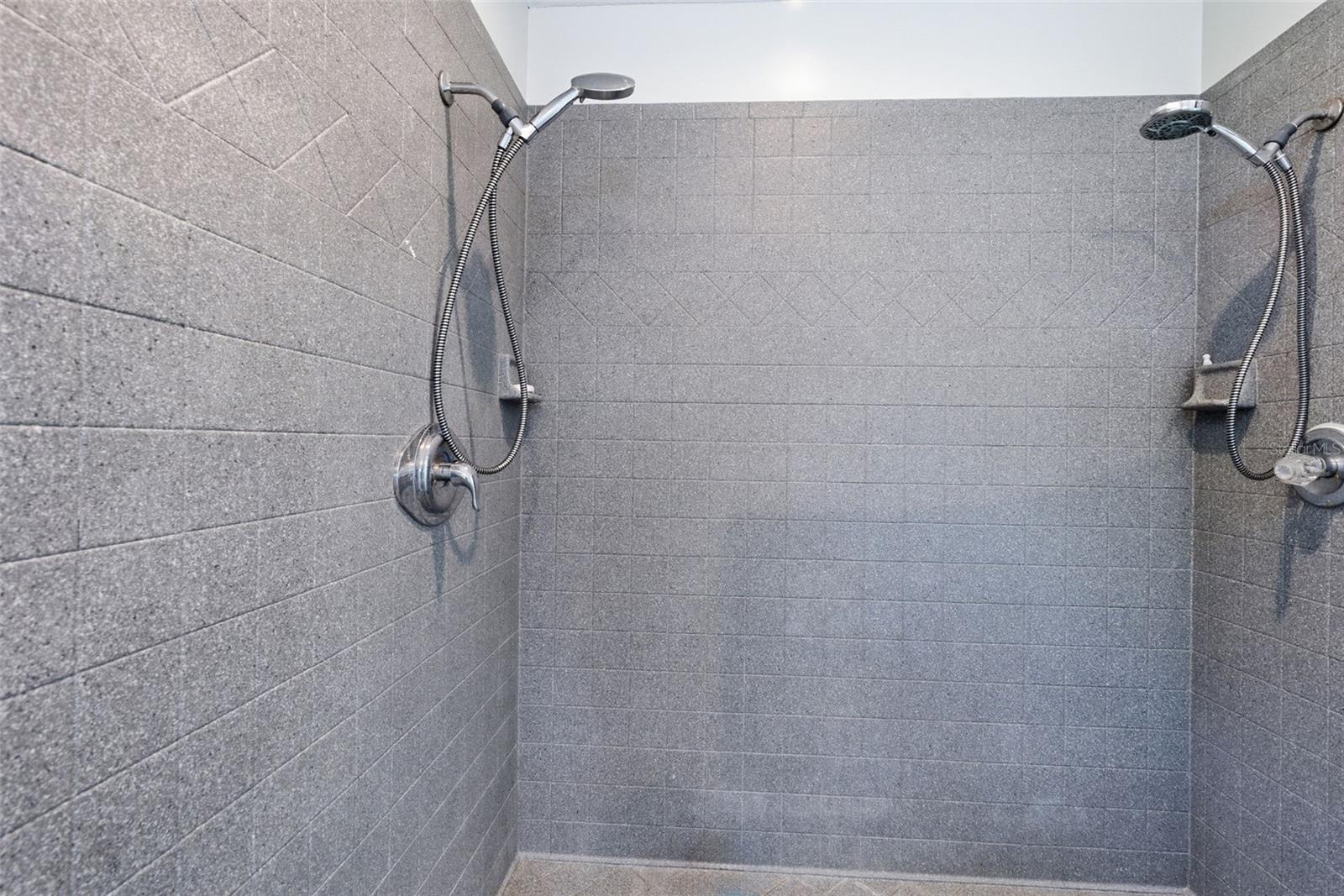 COLONIAL OAKS - Residential