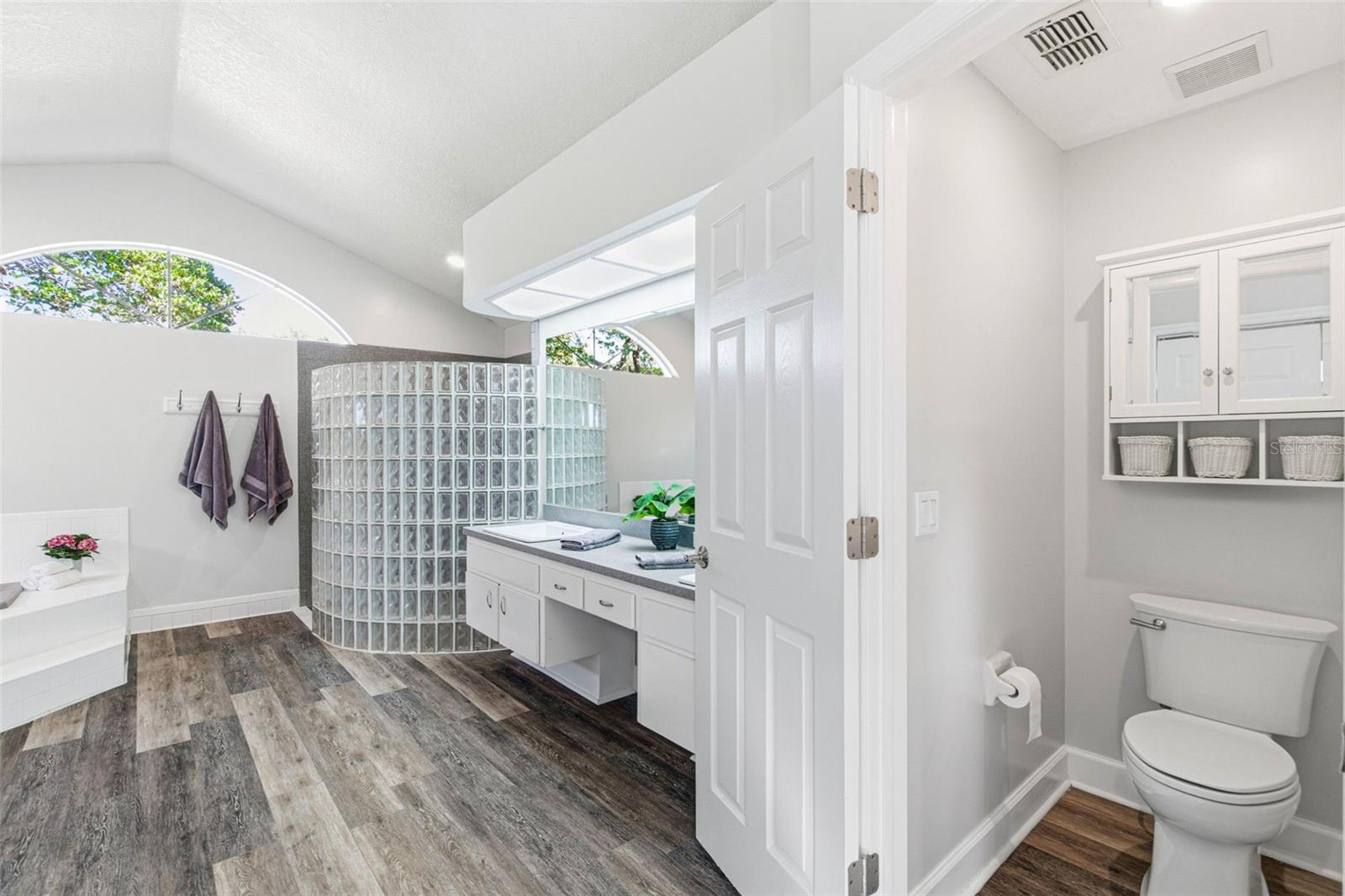 COLONIAL OAKS - Residential