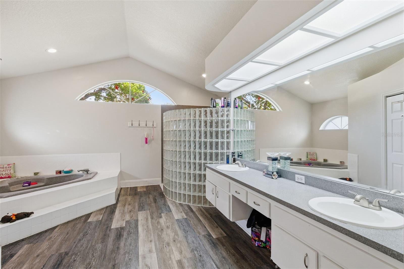 COLONIAL OAKS - Residential