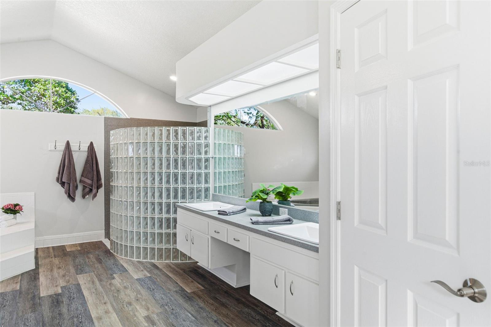 COLONIAL OAKS - Residential