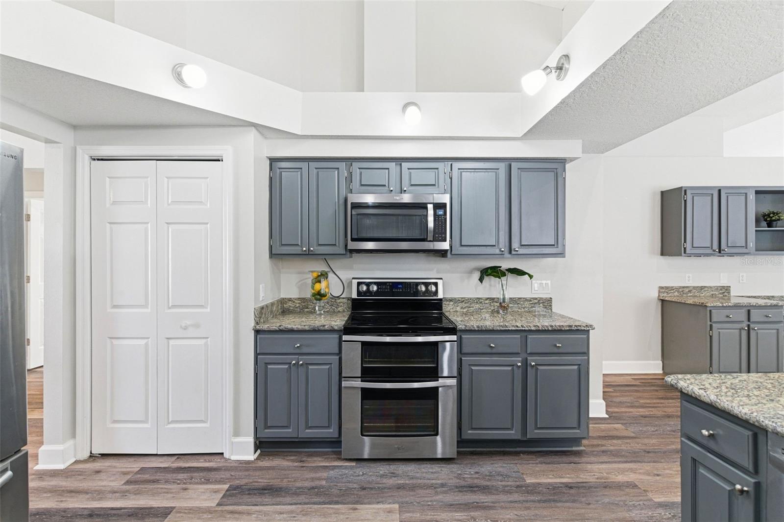 COLONIAL OAKS - Residential