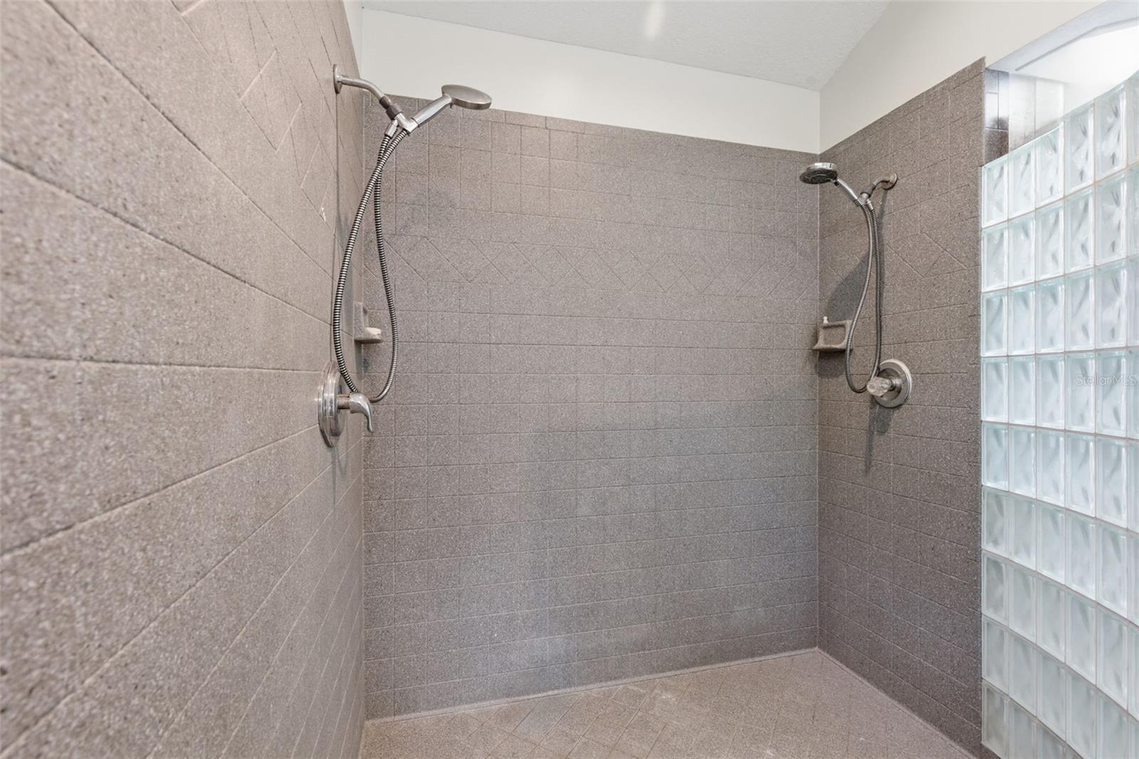 COLONIAL OAKS - Residential