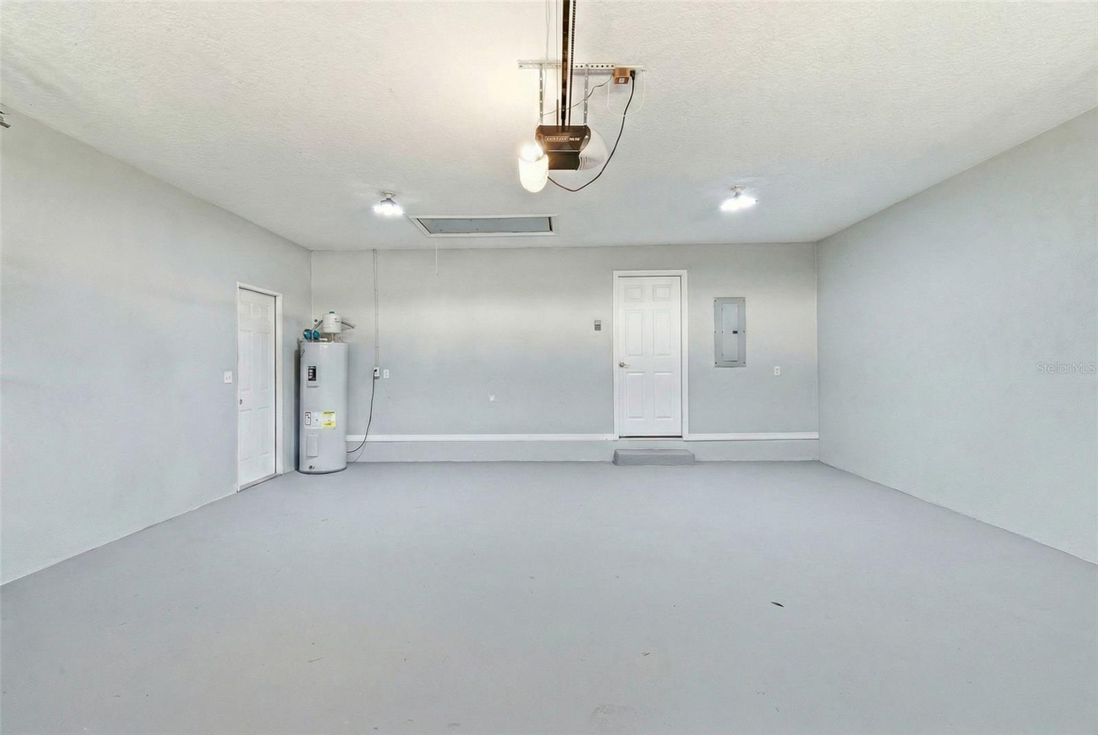 COLONIAL OAKS - Residential