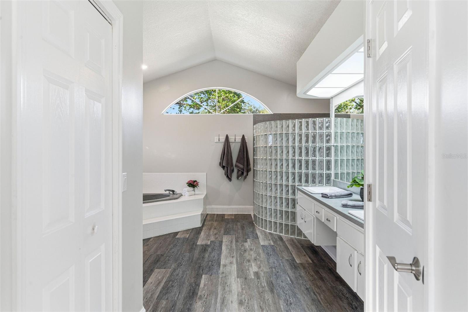 COLONIAL OAKS - Residential