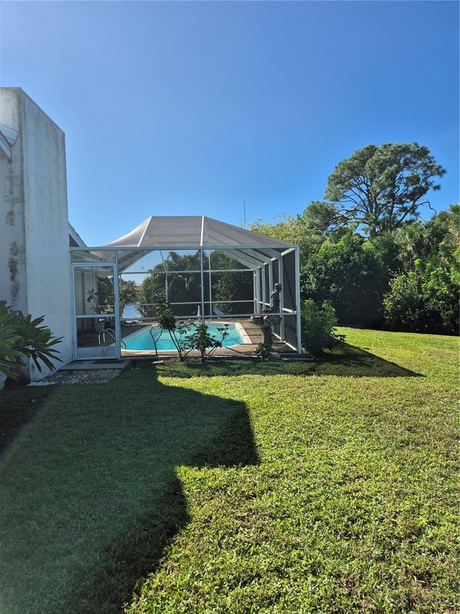 2233 LAKEWOOD TERRACE