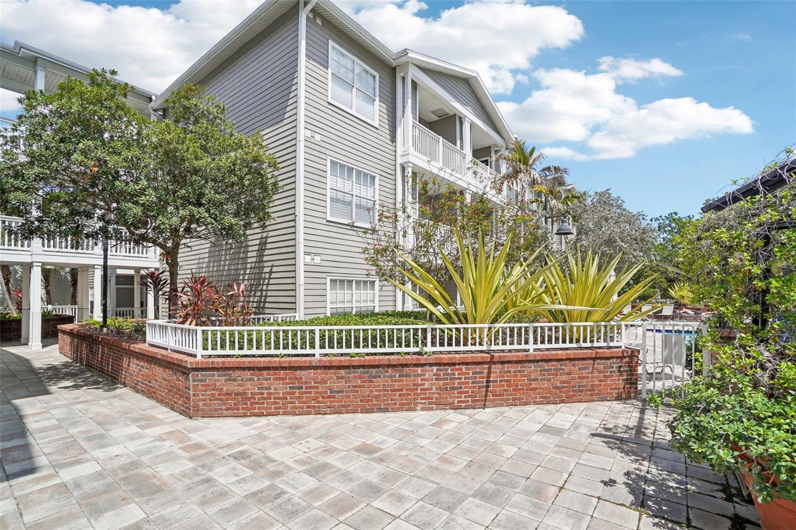 HYDE PARK WALK A CONDO - Residential